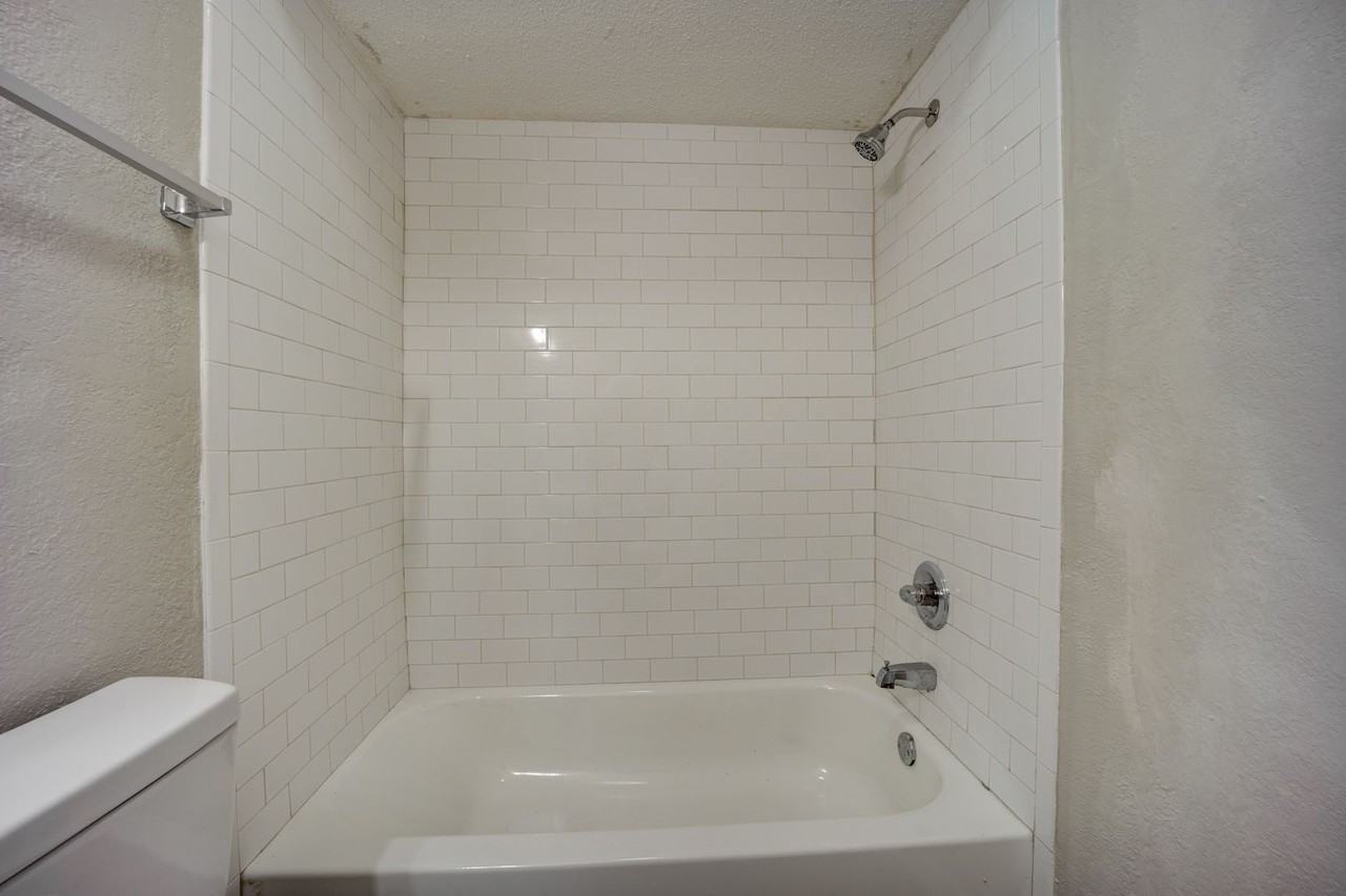 The Cherry Tree: 1 & 2 Bedroom Apartments - Photo 5 of 10