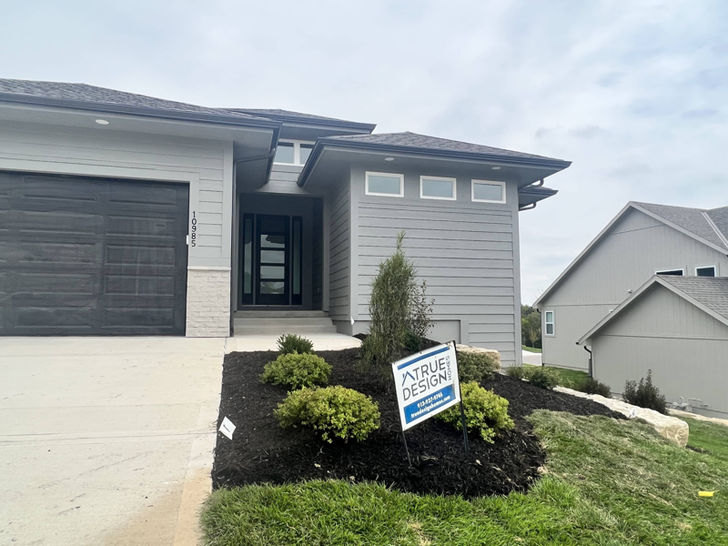 10985 S Millstone Dr - Photo 3 of 36