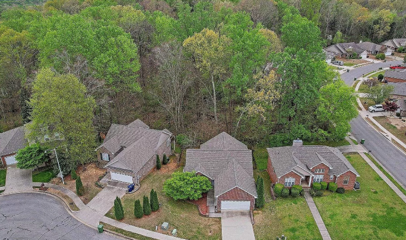 140 Artesian Ln - Photo 2 of 13