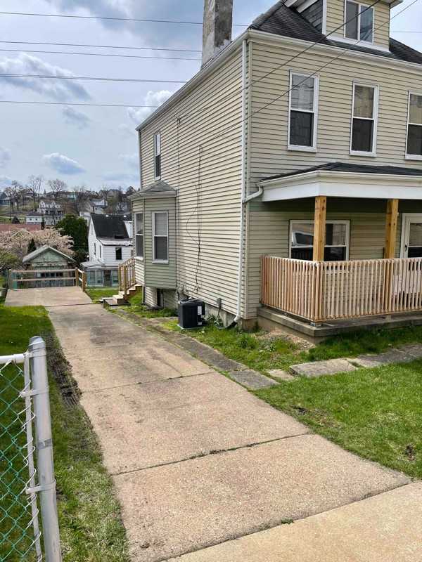 1208 Elwell St - Photo 2 of 8