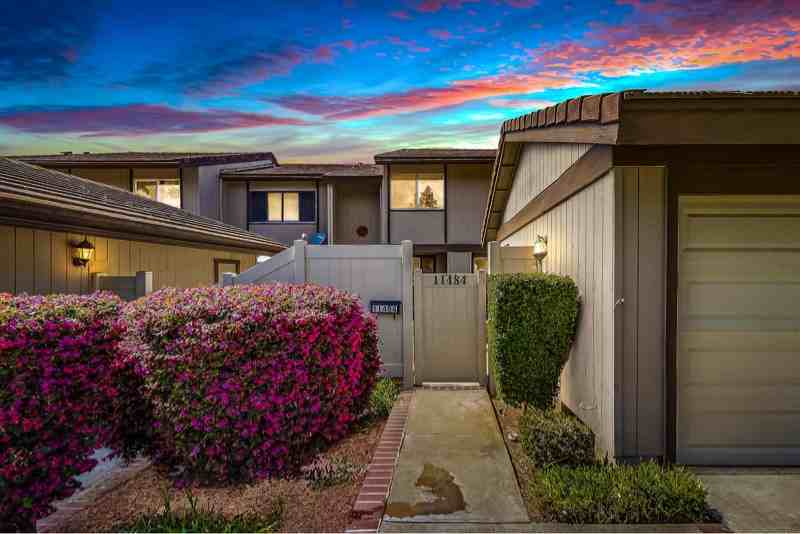Amazing 4 Bedroom Home with Attached Garag - House Rental in San Diego,  CA