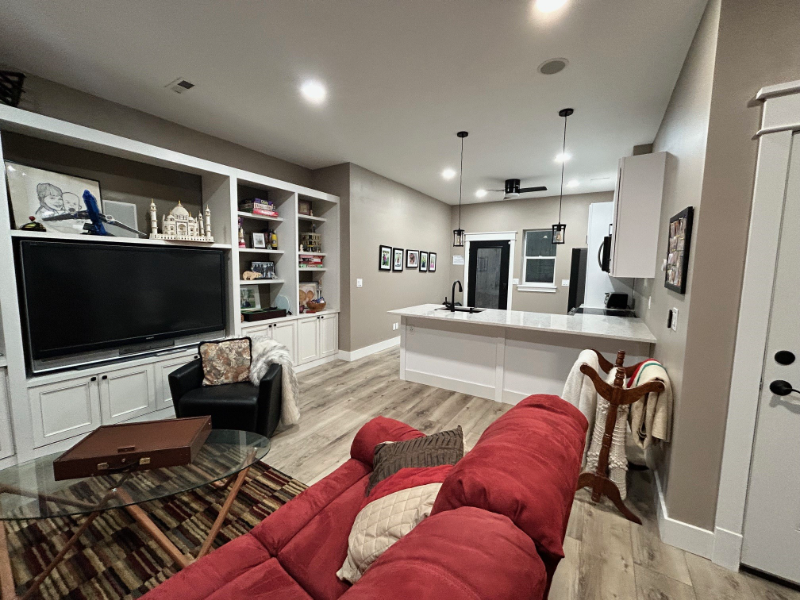 727 Evergreen Ave #B - Photo 2 of 13