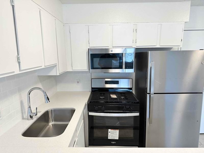 149 N Commonwealth Ave #204 - Photo 2 of 6