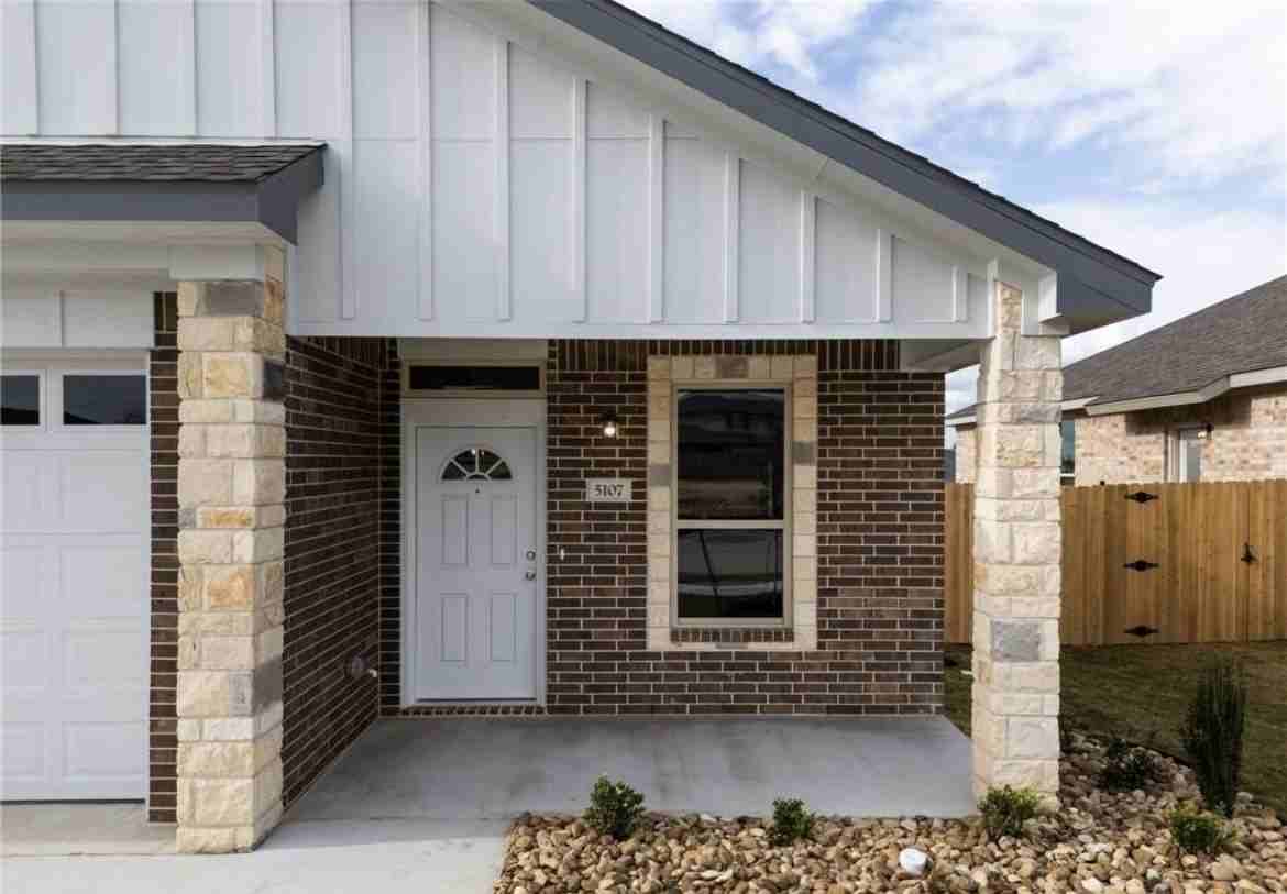 5107 Rose Garden Loop #5107 - Photo 2 of 25