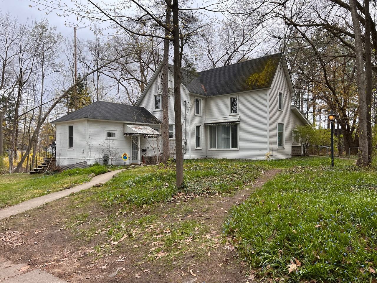 167 E 17th St #B - Photo 3 of 10