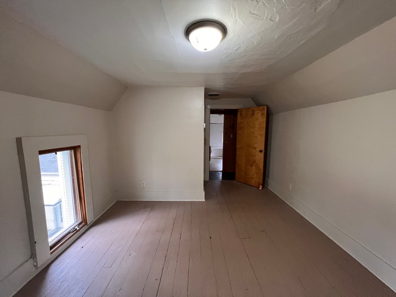 167 E 17th St #B - Photo 4 of 10