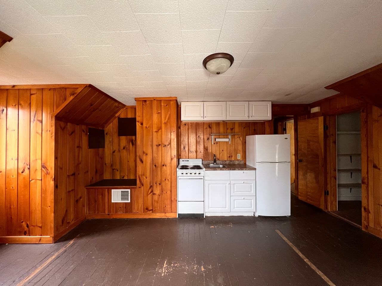 167 E 17th St #B - Photo 2 of 10