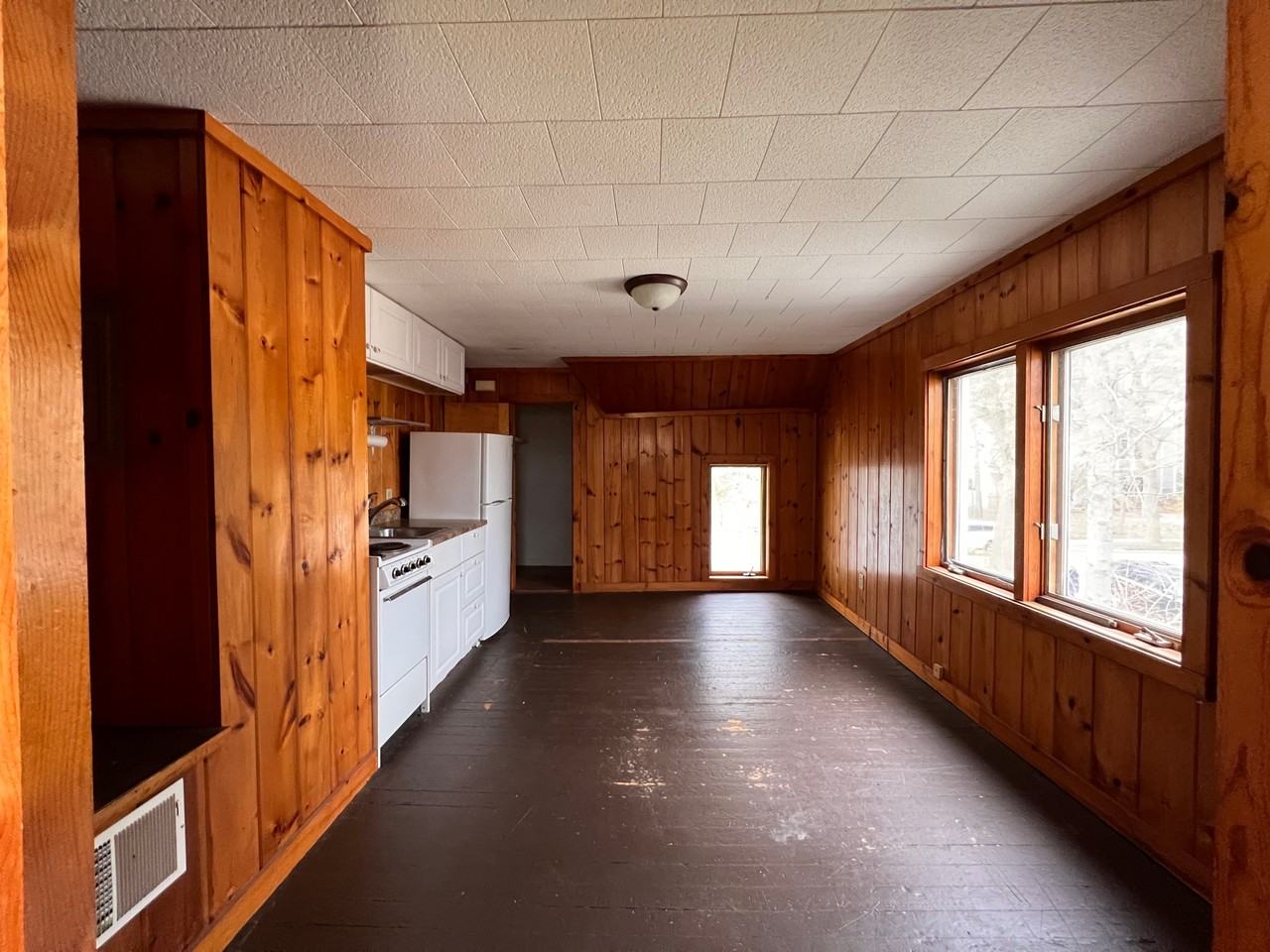 167 E 17th St #B - Photo 5 of 10