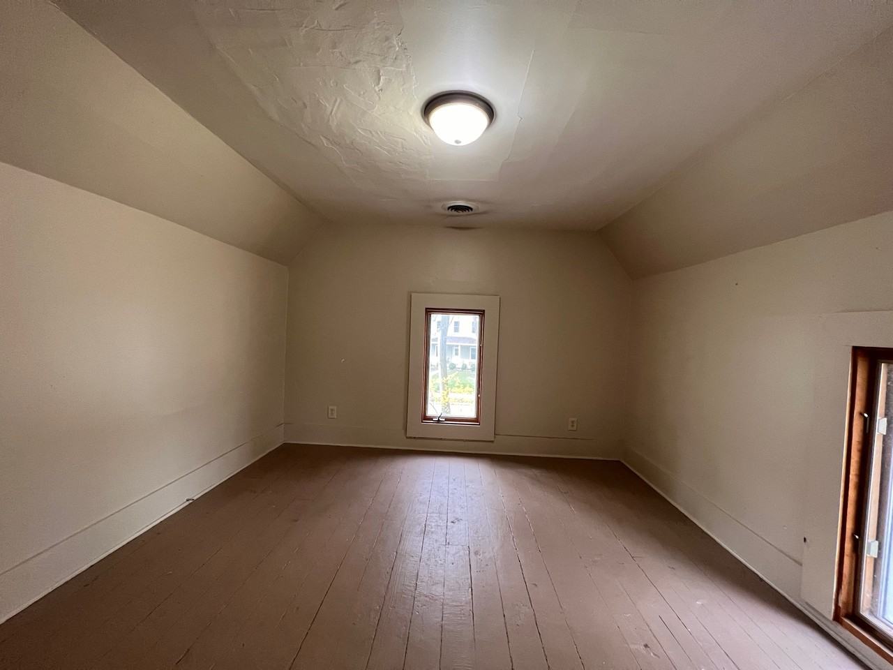 167 E 17th St #B - Photo 6 of 10