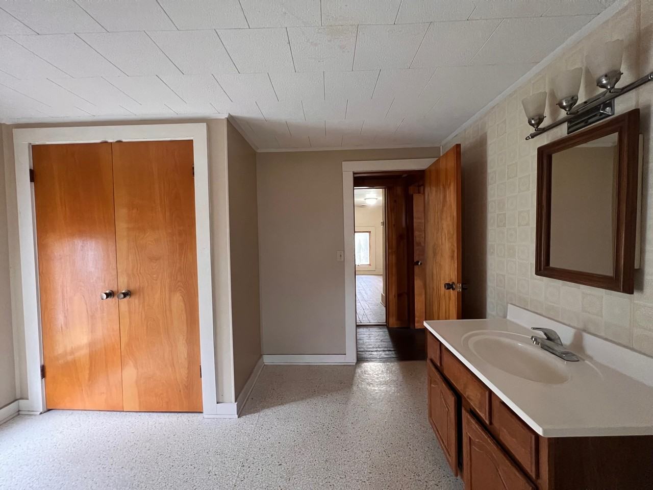 167 E 17th St #B - Photo 7 of 10