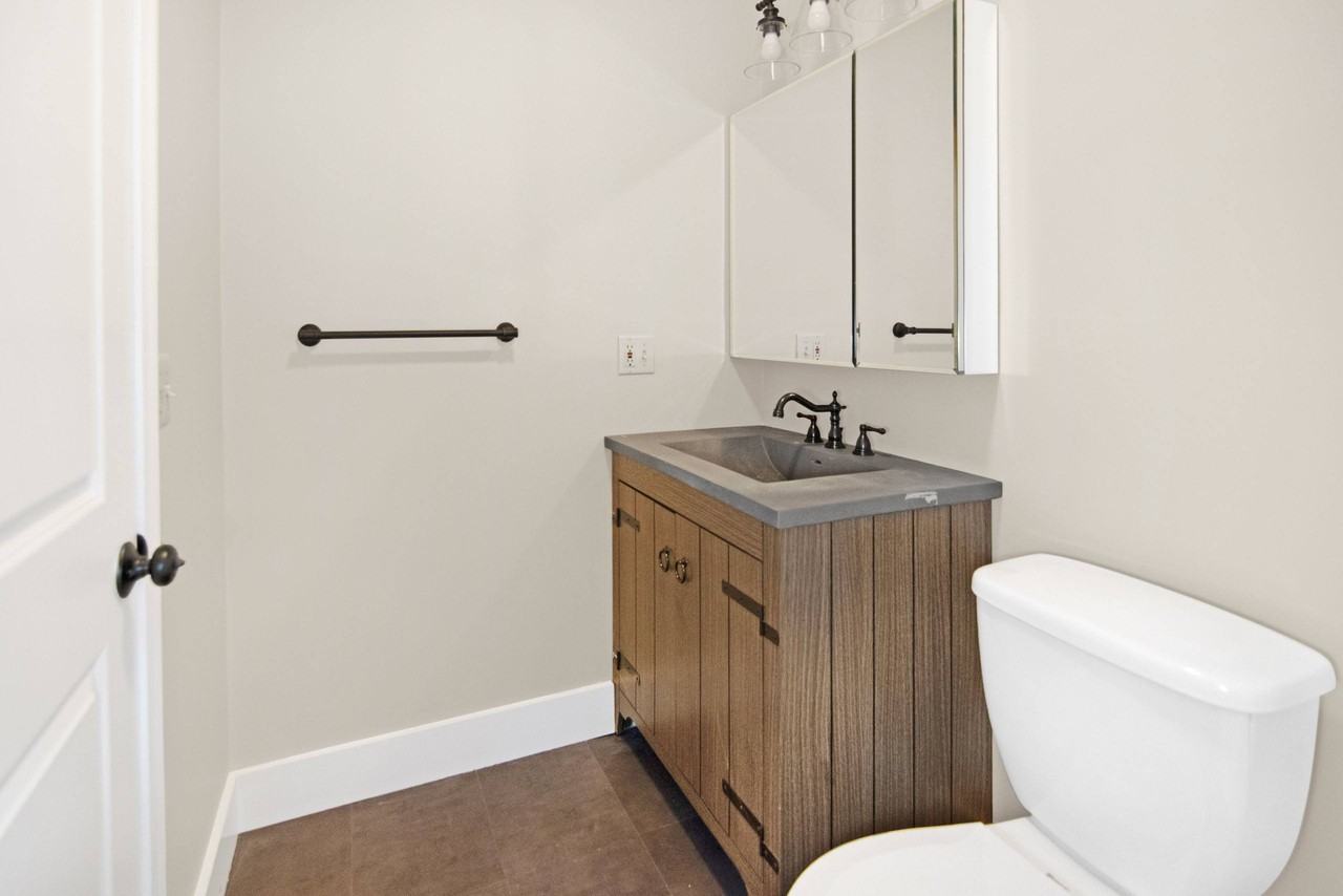 Retro 511 - Photo 7 of 24