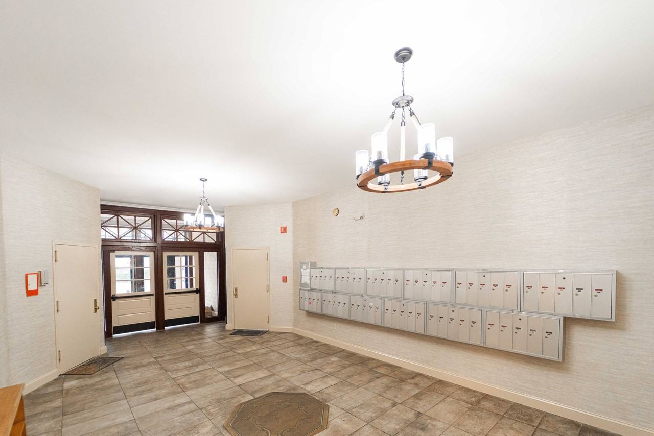 Retro 511 - Photo 3 of 24