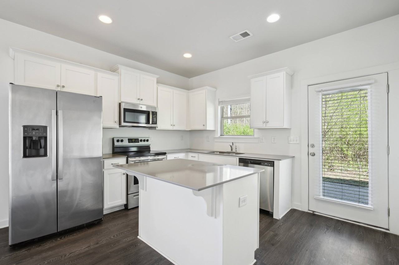 St James - Photo 3 of 27