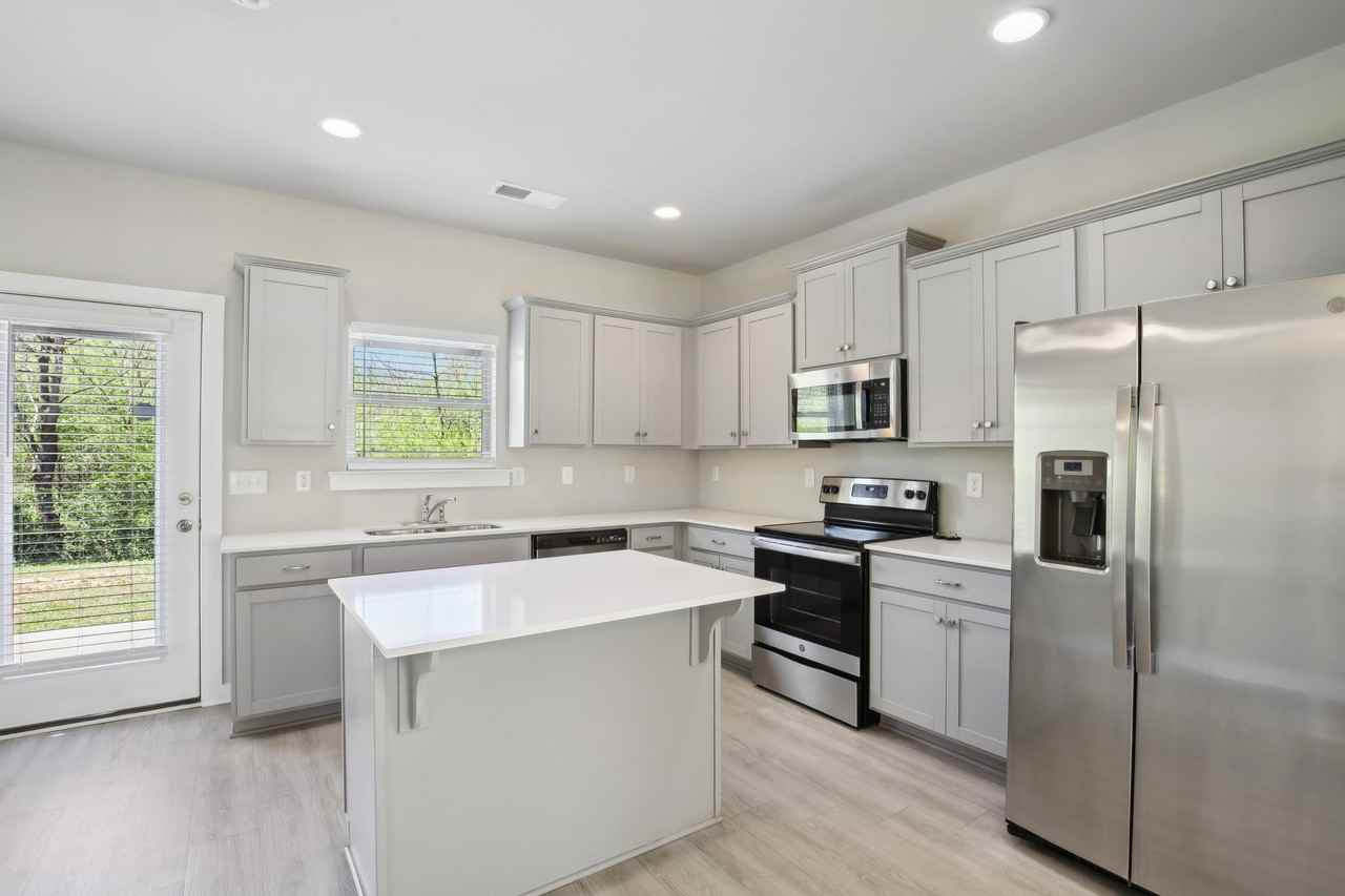 St James - Photo 4 of 27