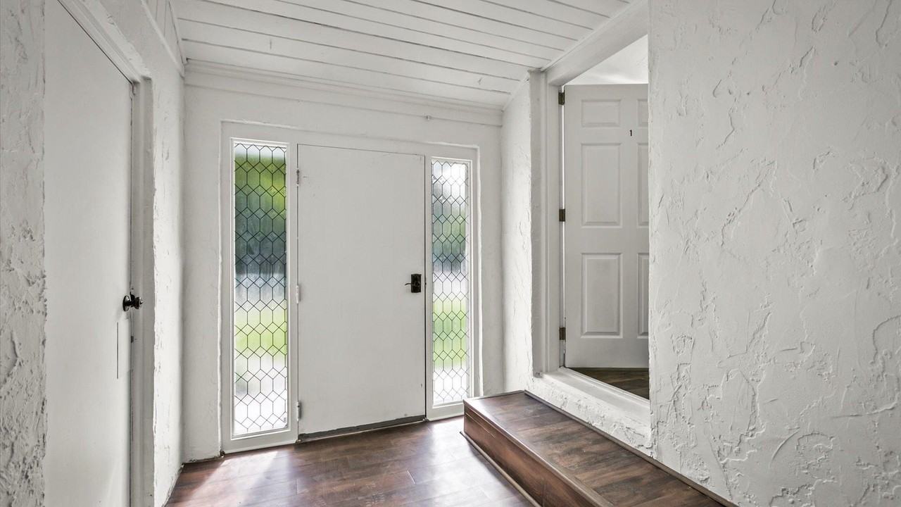 Mikael Ave - Photo 6 of 15