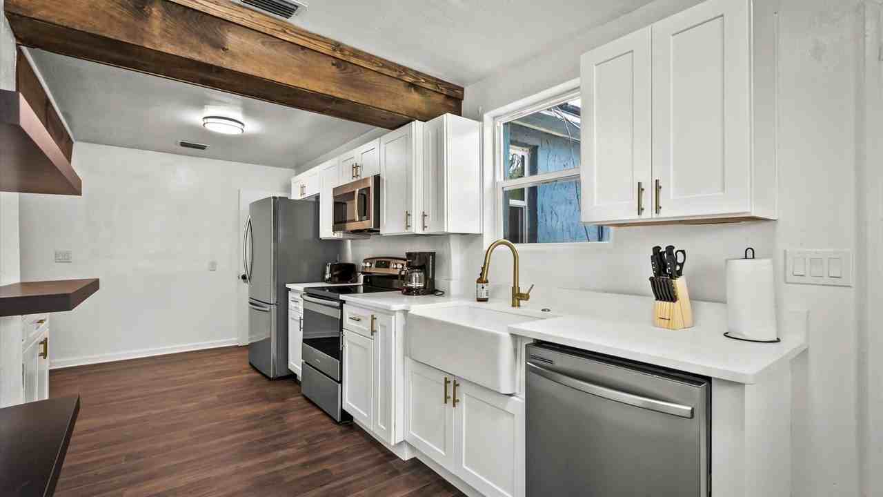 Mikael Ave - Photo 7 of 15