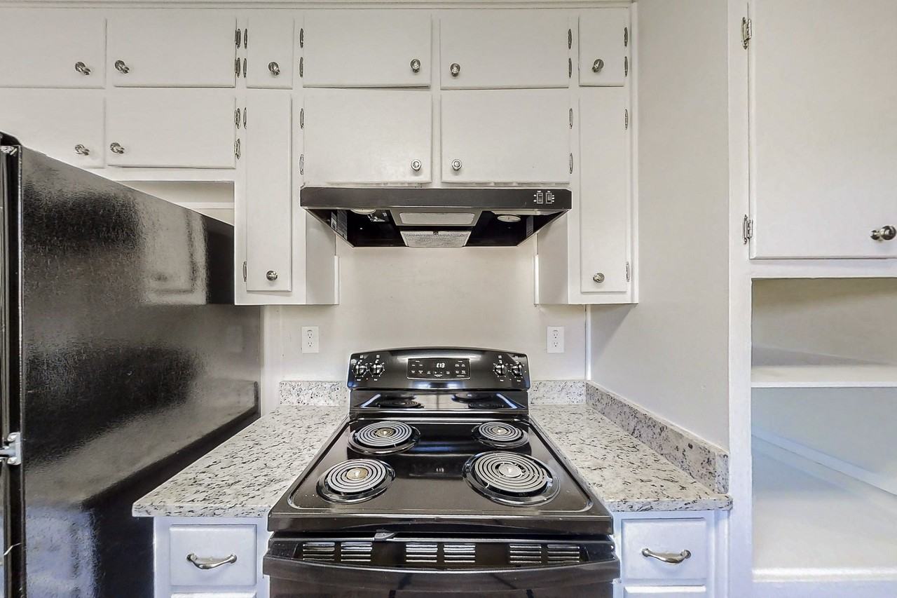 Ashmore Dr - Photo 3 of 8