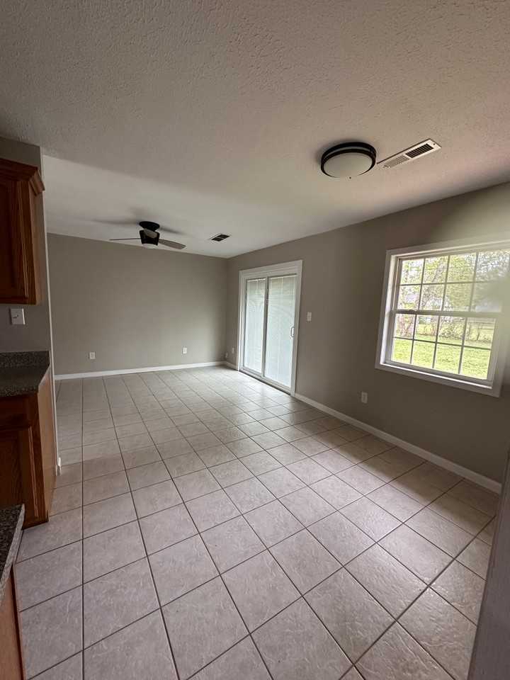 250 Walnut St - Photo 3 of 8