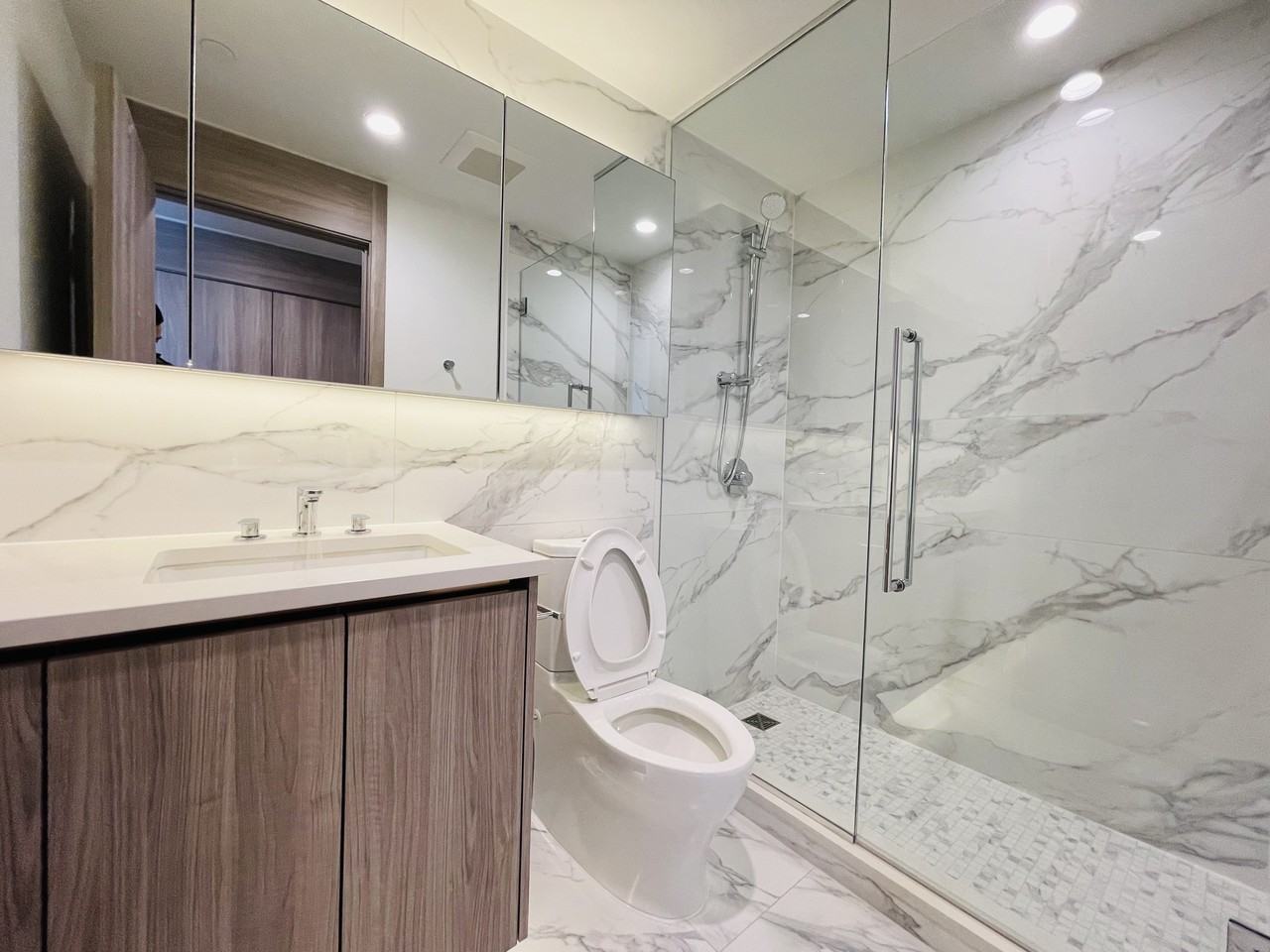 4890 Lougheed Highway #309 - Photo 4 of 9