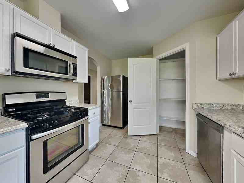 18011 Kinsale Valley Ln - Photo 2 of 22
