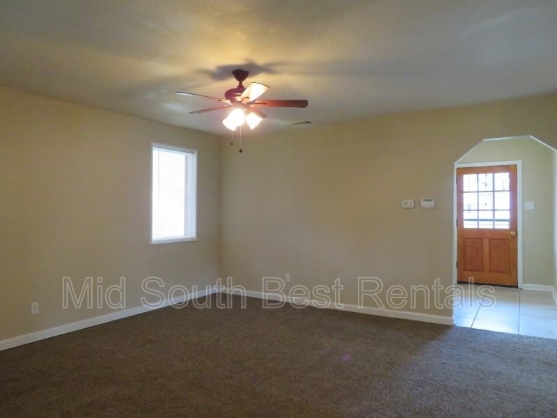 1743 Wildrose St - Photo 2 of 8