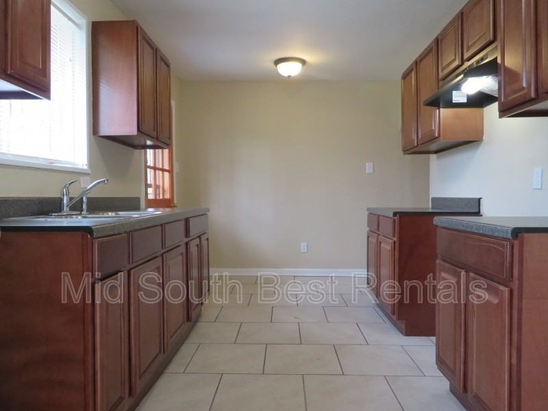 1743 Wildrose St - Photo 3 of 8