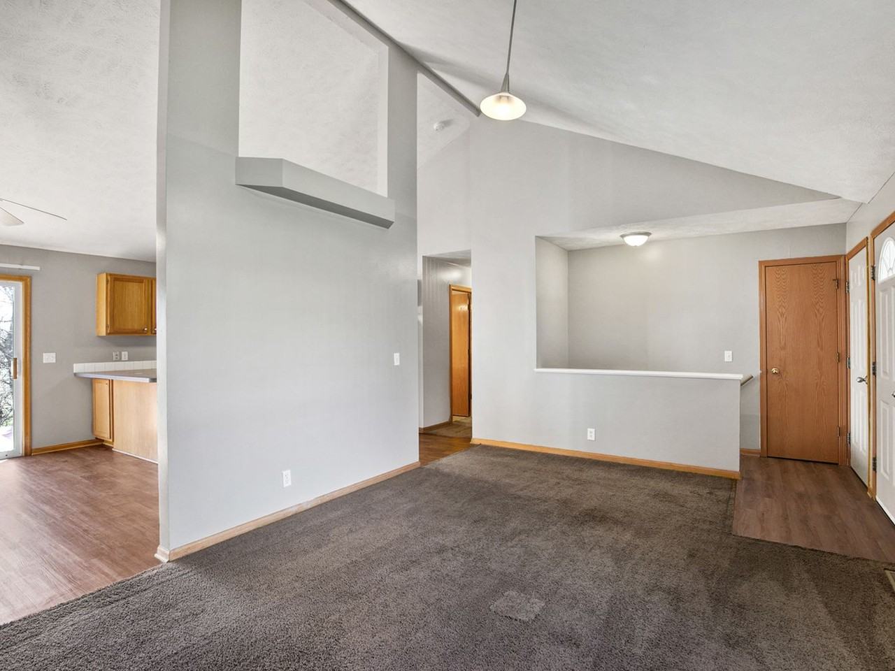 2020 Sw 33rd St - Photo 4 of 17