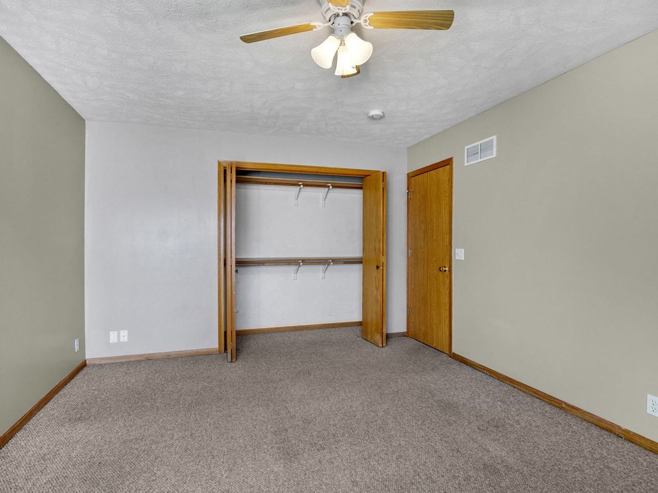2020 Sw 33rd St - Photo 7 of 17