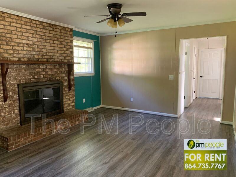 204 Pennwood Ln - Photo 3 of 16