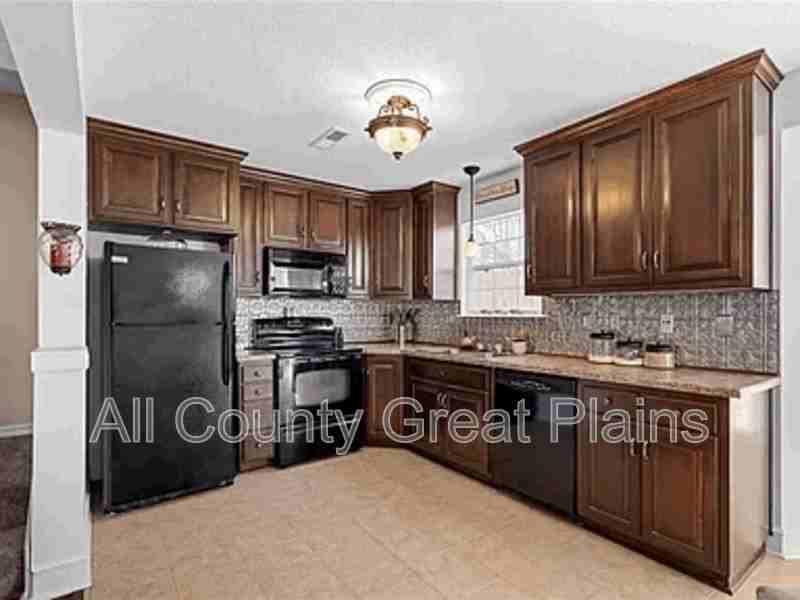 1400 Nw Jefferson Ct - Photo 2 of 10