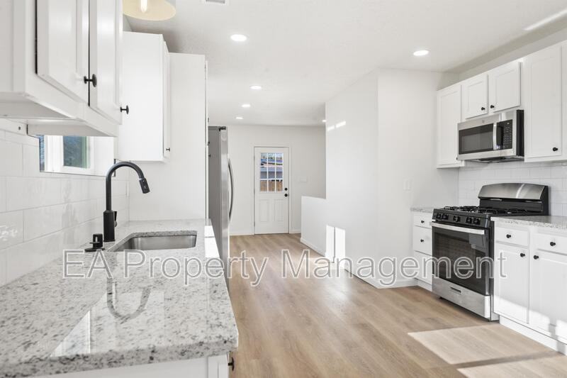 804 Aztec Rd Nw #A - Photo 3 of 12