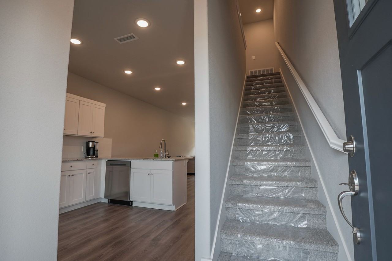 668 N Littleleaf Ter #14 - Photo 2 of 18