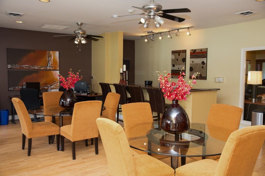 Deer Valley Luxury Apartments - Photo 3 of 18