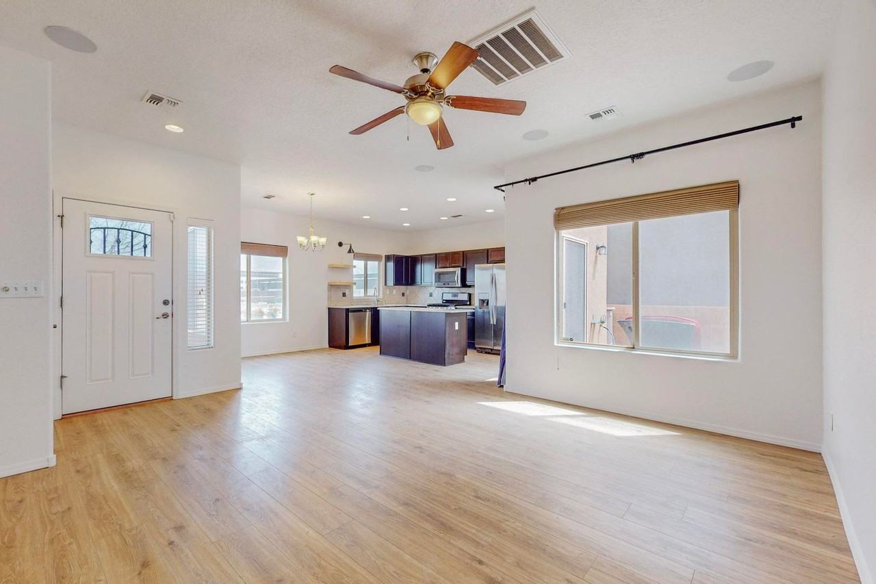 5643 University Blvd Se - Photo 7 of 37