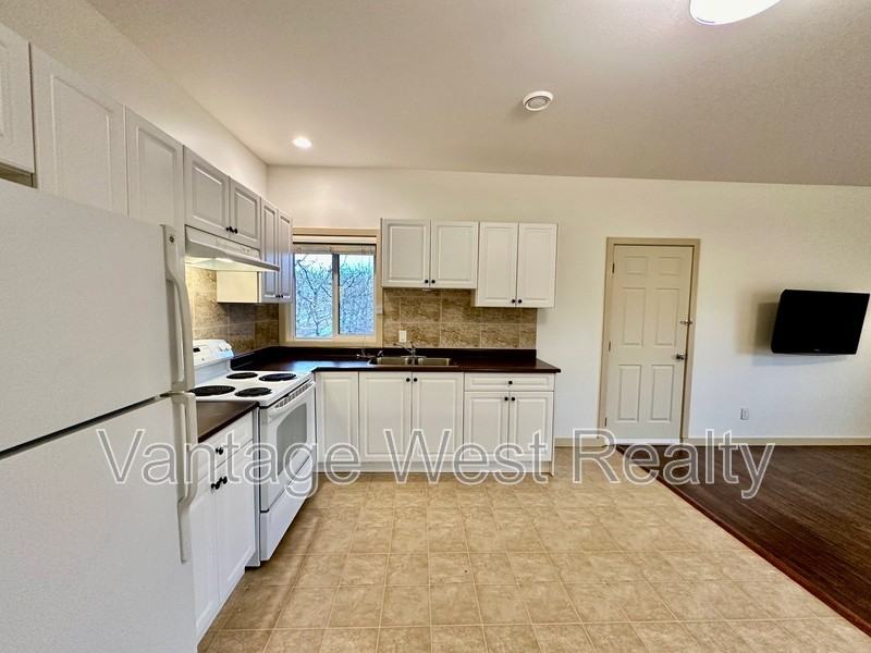 3200 Reid Rd - Photo 2 of 17