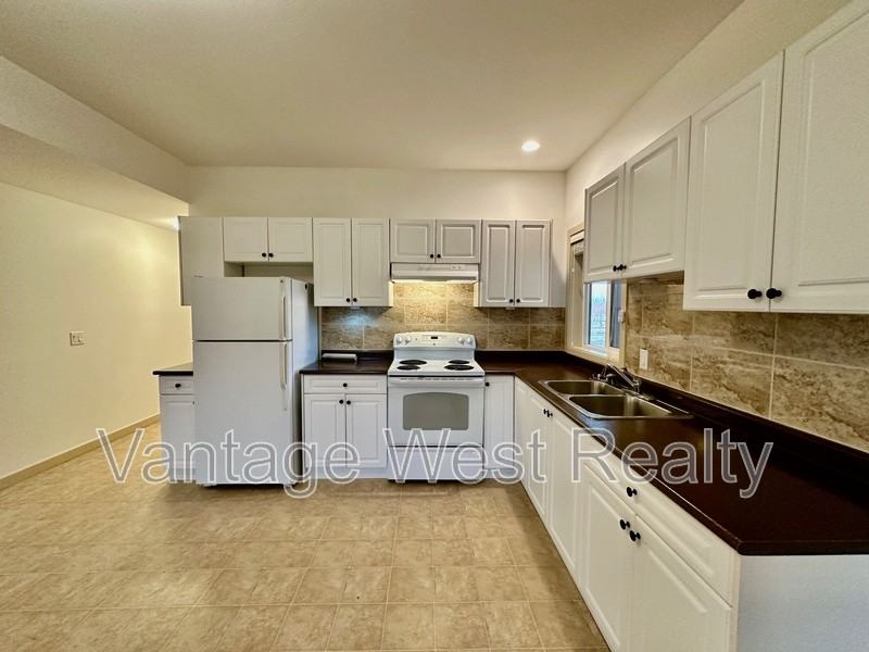 3200 Reid Rd - Photo 3 of 17