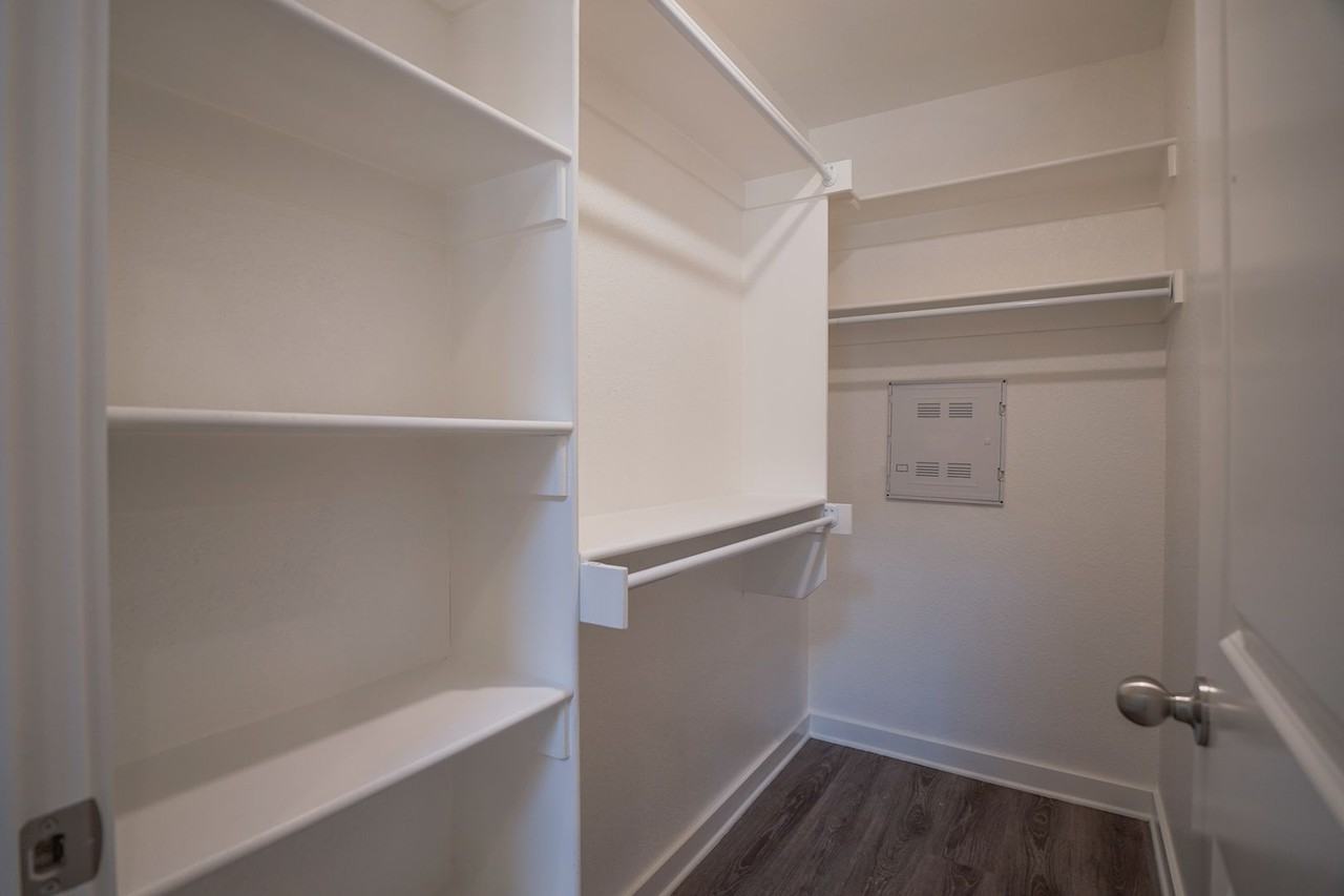 668 N Honey Locust Bnd - Photo 2 of 16