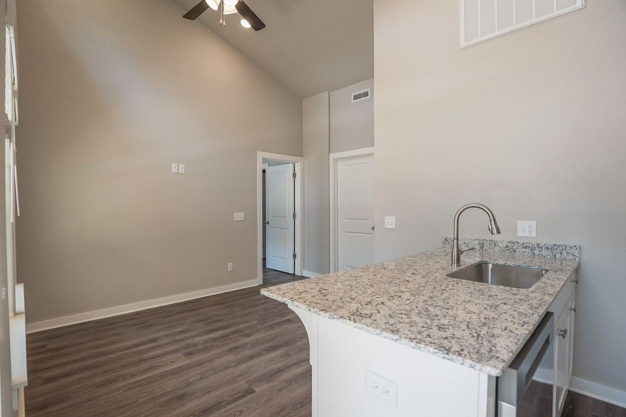 668 N Honey Locust Bnd - Photo 5 of 16