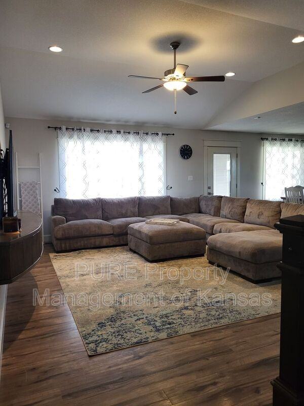 3226 Se Aries Ave - Photo 2 of 4