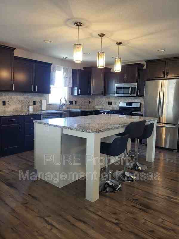 3226 Se Aries Ave - Photo 3 of 4