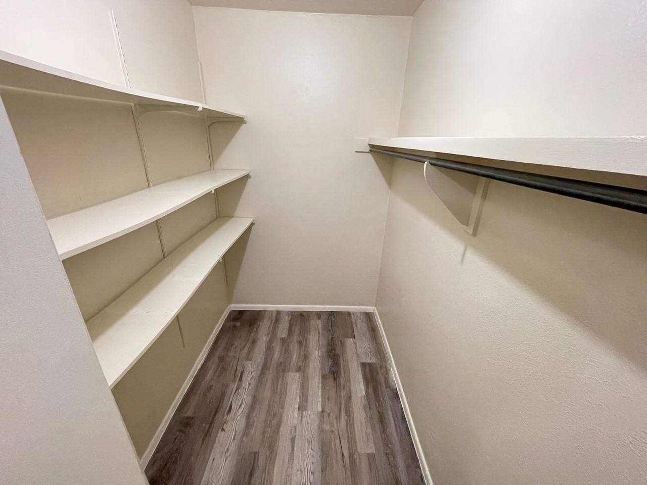 Executive East Apartments - Photo 7 of 13