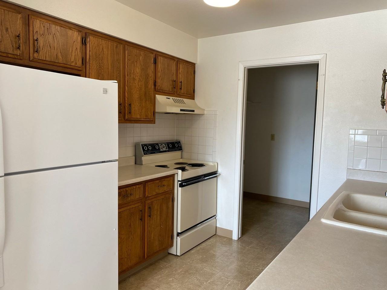 320-326 Hacker Ct - Photo 2 of 7