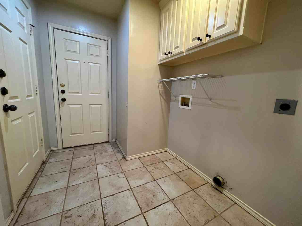 Spacious Two Bedroom Duplex in Lubbock Cooper ISD - Photo 3 of 20