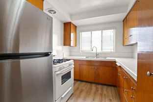 927 3rd St - Photo 1 of 1