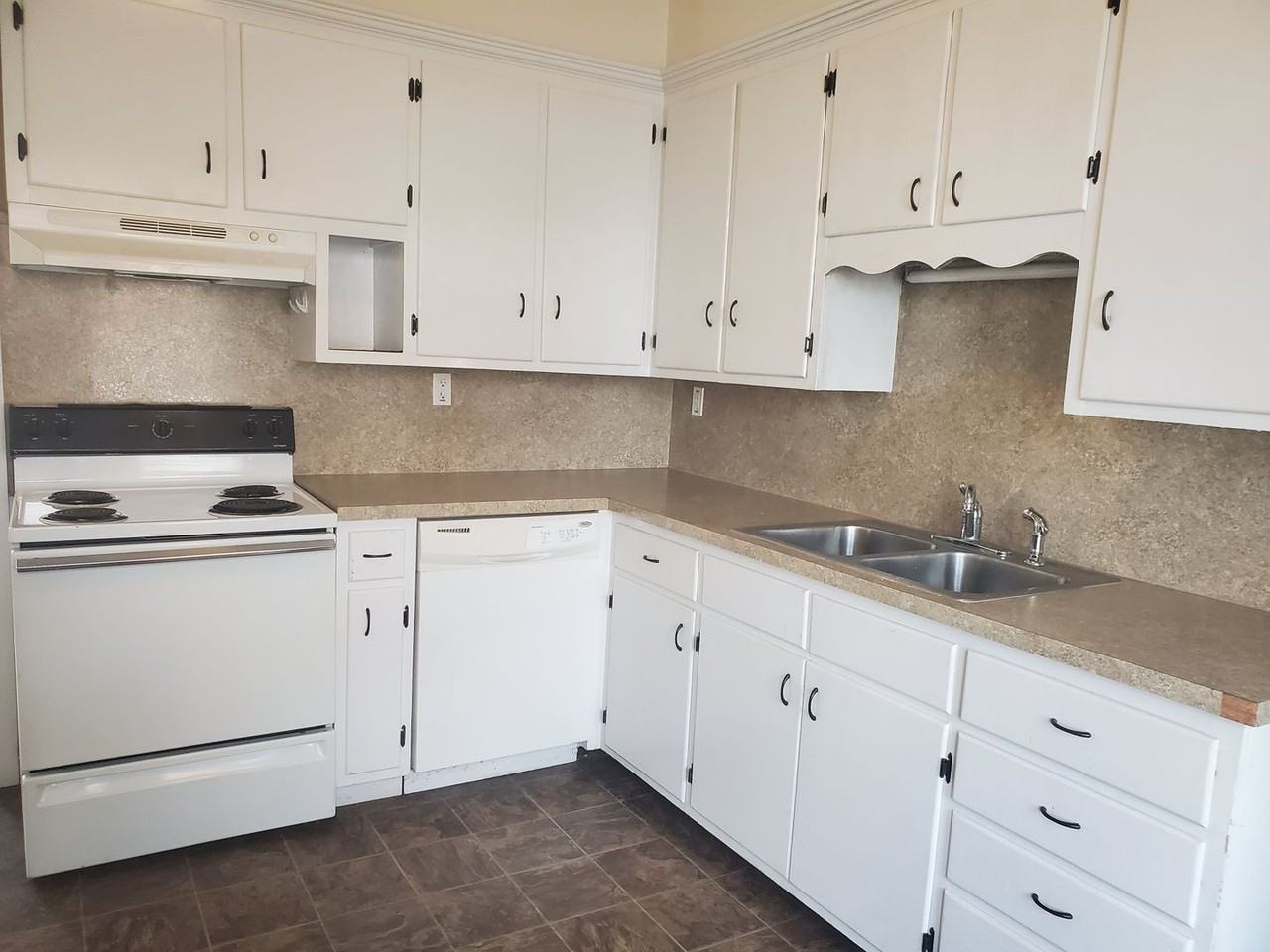 1 Manor Ave - Photo 2 of 28