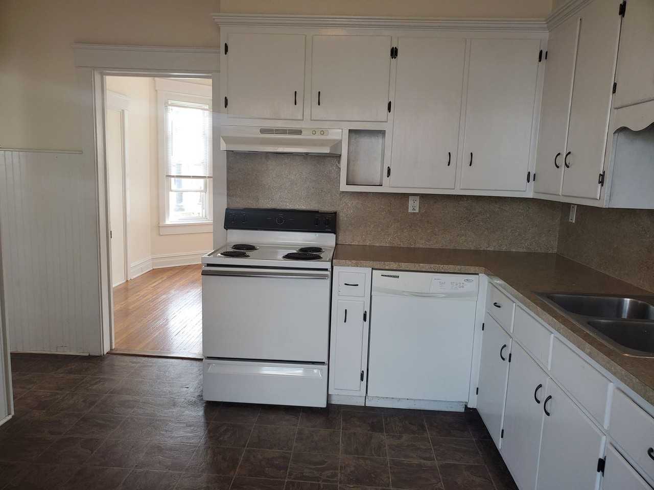 1 Manor Ave - Photo 3 of 28