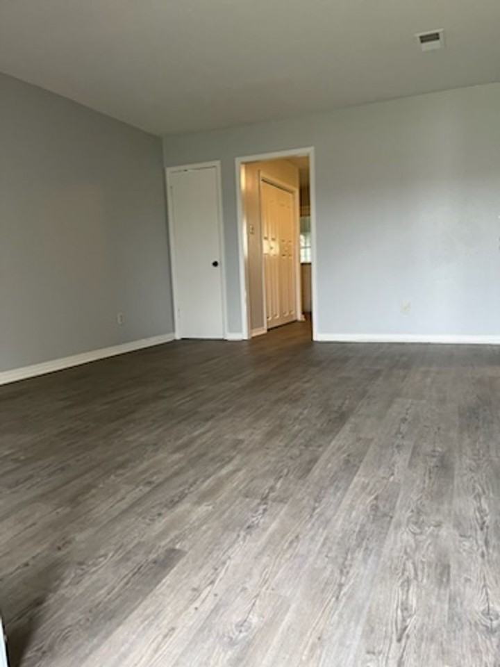 STANFORD.3106 - Photo 3 of 5