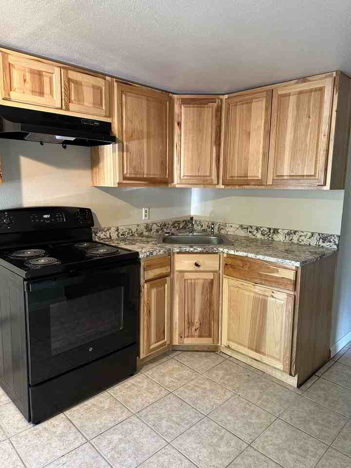 308 Ne Broadway St - Photo 3 of 9