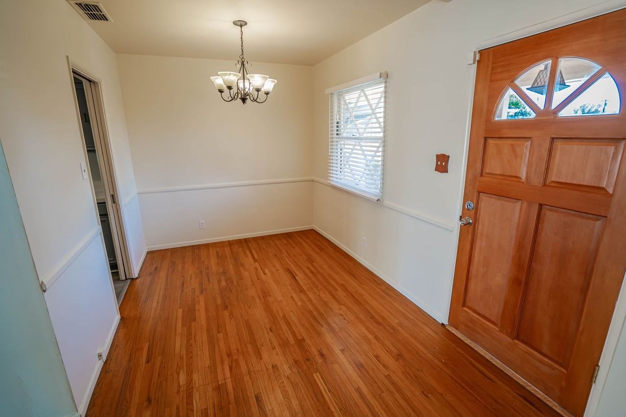 18601 Sunburst St - Photo 3 of 15