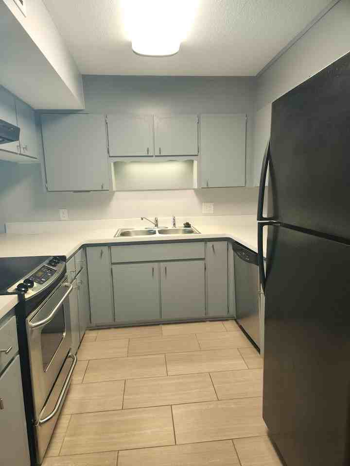 3200 S Fletcher Ave Apt D2 #D2 - Photo 7 of 14